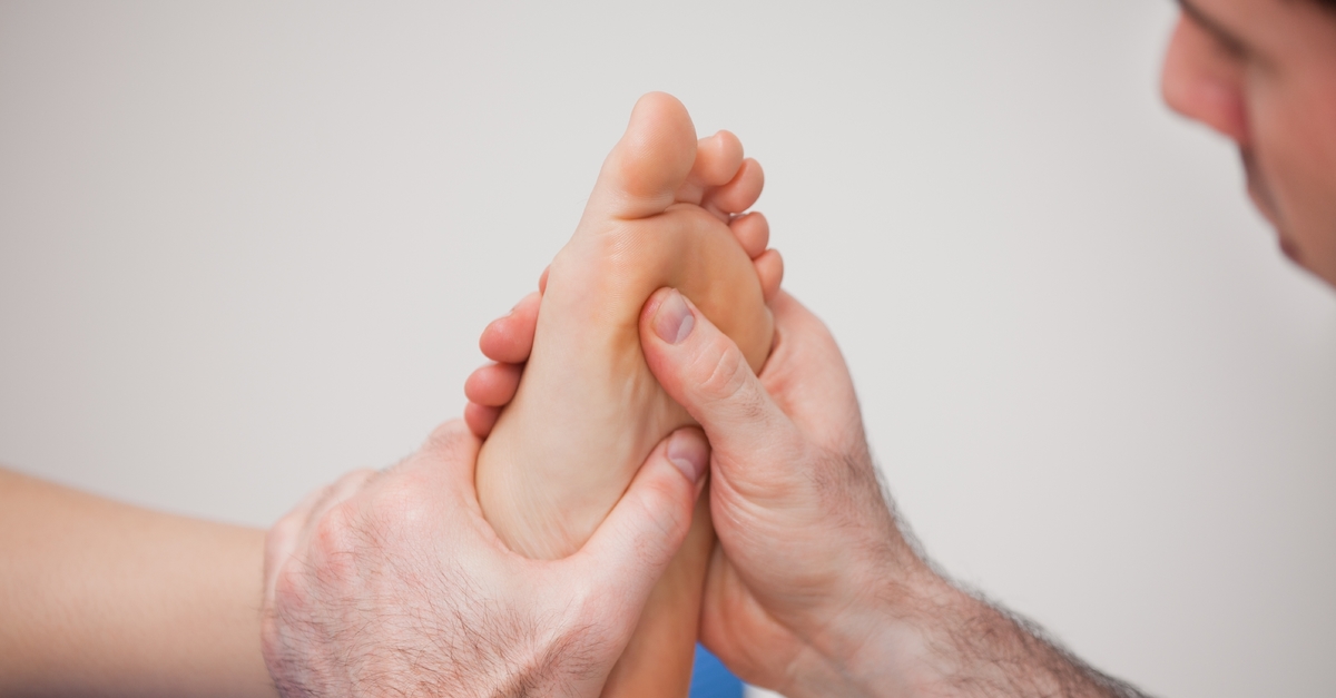 چه چیزی باعث درد جانبی پا می شود؟